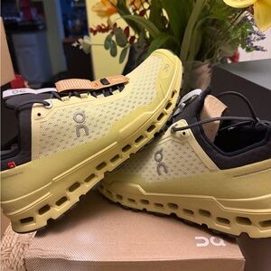 On Cloud Cloudultra limelight:Eclipse sz 9 mens / 10women new in box $230 !!